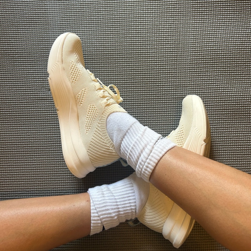 Saysh Evelyn running shoes, women’s size 8.5  in cream
